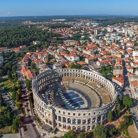 Apartment In With Sea View, Balcony, Air Conditioning, W-lan Medulin